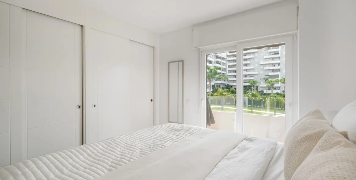 Venta de apartamento en planta media en Nueva Andalucía 16