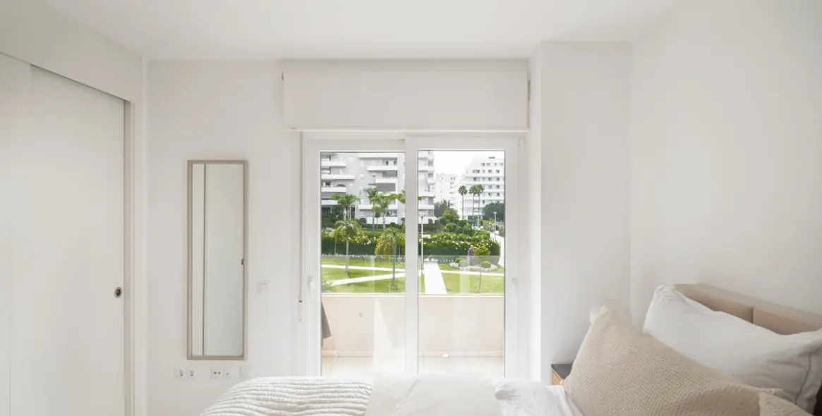 Venta de apartamento en planta media en Nueva Andalucía 17