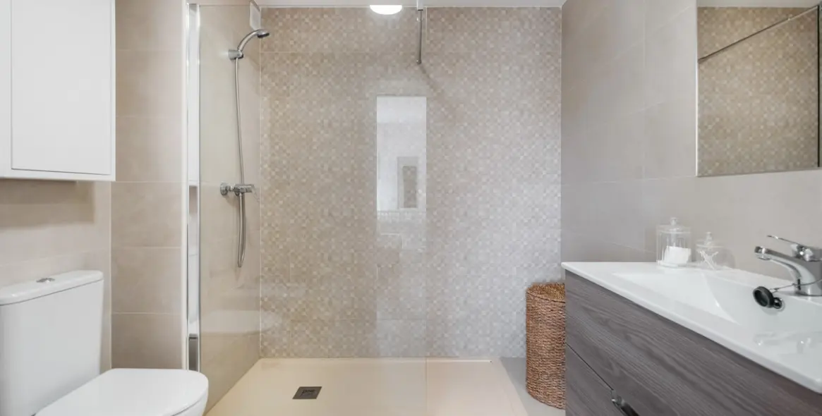 Venta de apartamento en planta media en Nueva Andalucía 21