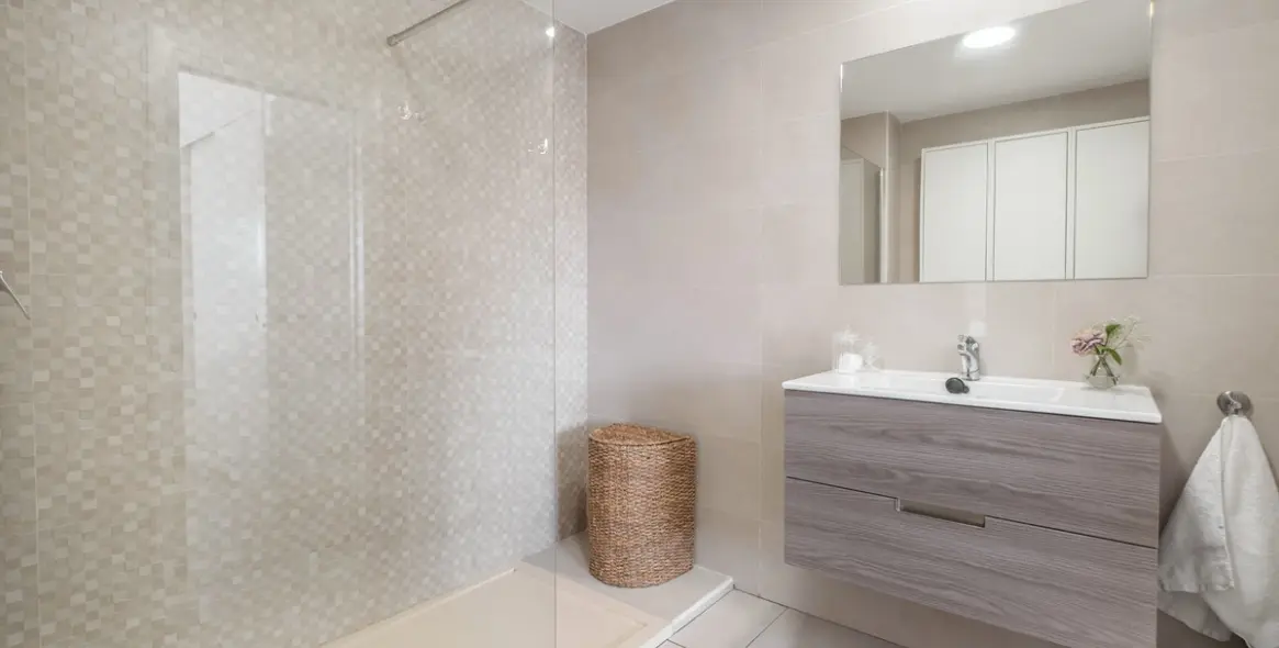 Venta de apartamento en planta media en Nueva Andalucía 22