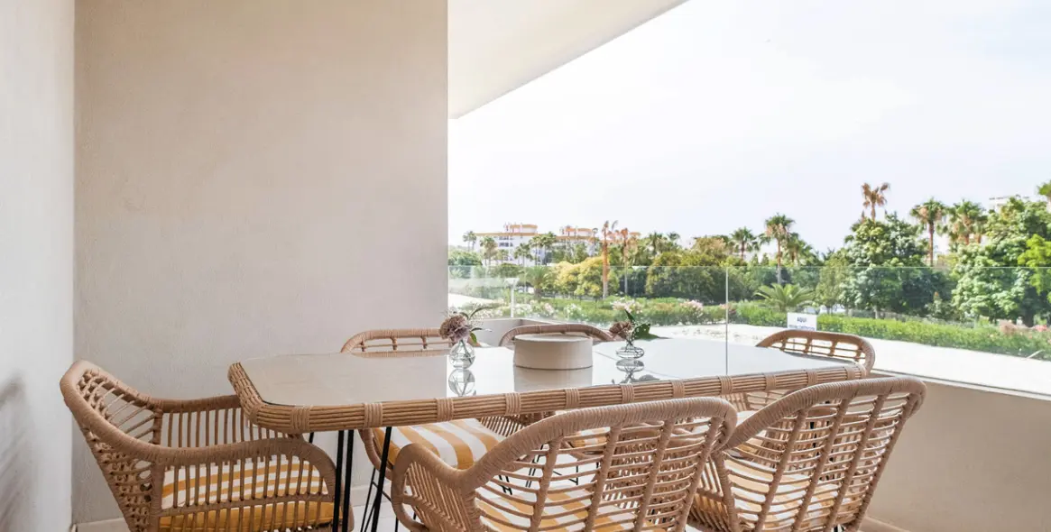 Venta de apartamento en planta media en Nueva Andalucía 26