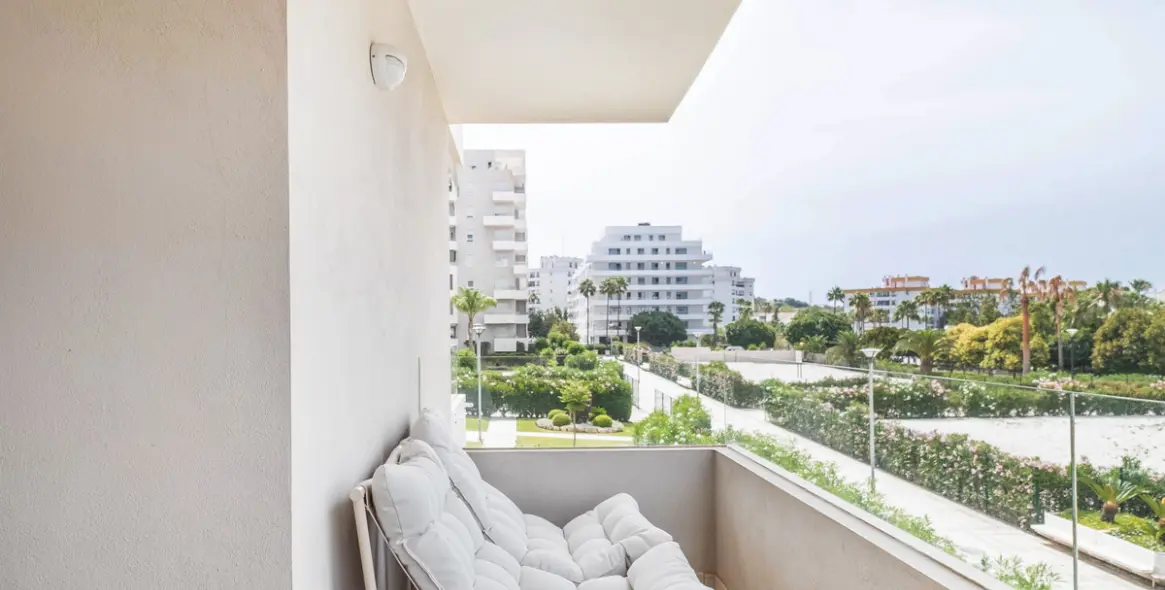 Venta de apartamento en planta media en Nueva Andalucía 27