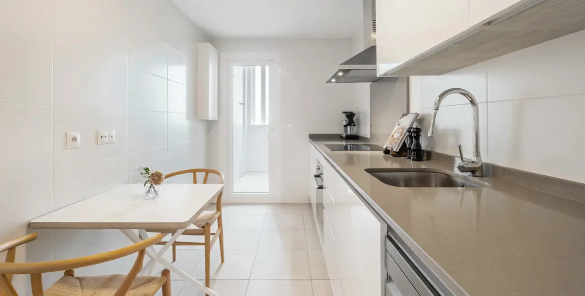 Venta de apartamento en planta media en Nueva Andalucía 29