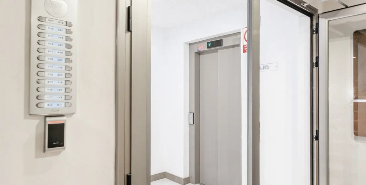 Venta de apartamento en planta media en Nueva Andalucía 31