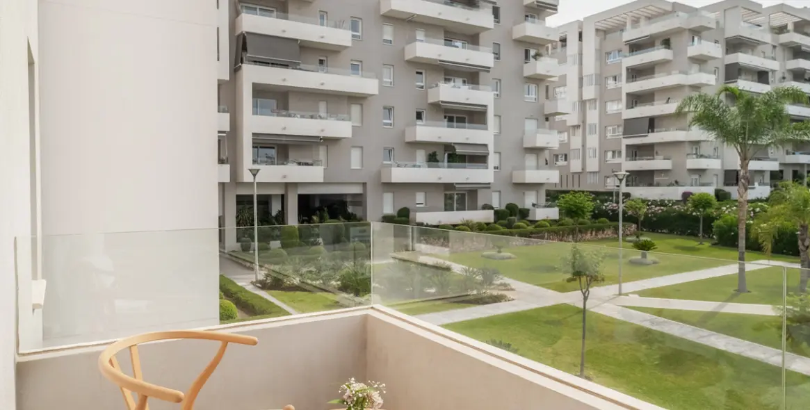 Venta de apartamento en planta media en Nueva Andalucía 33