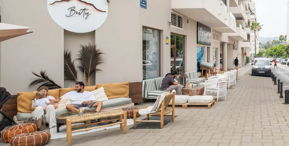 Venta de apartamento en planta media en Nueva Andalucía 40