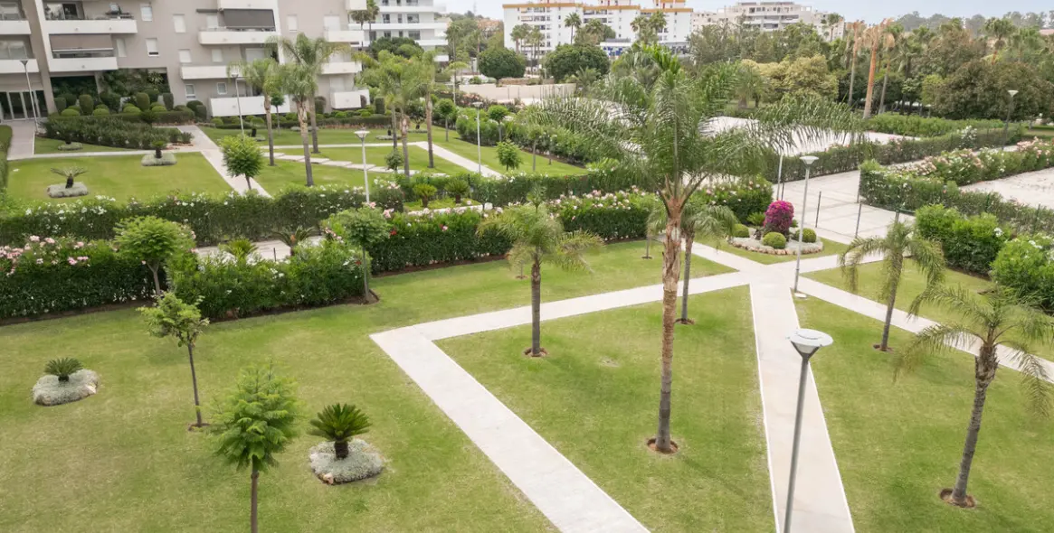 Venta de apartamento en planta media en Nueva Andalucía 54