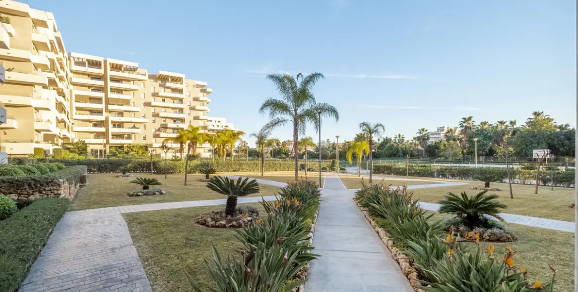 Venta de apartamento en planta media en Nueva Andalucía 61