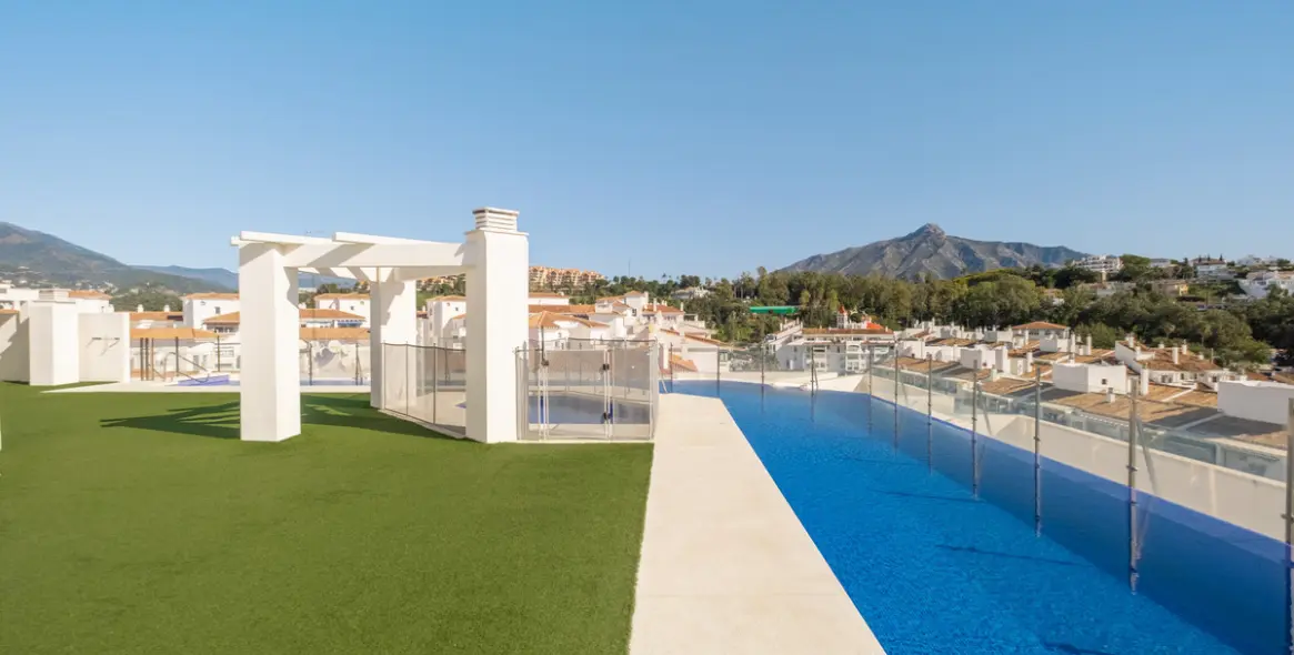 Venta de apartamento en planta media en Nueva Andalucía 66