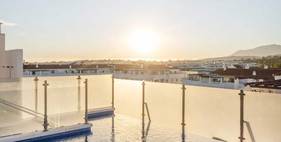 Venta de apartamento en planta media en Nueva Andalucía 76