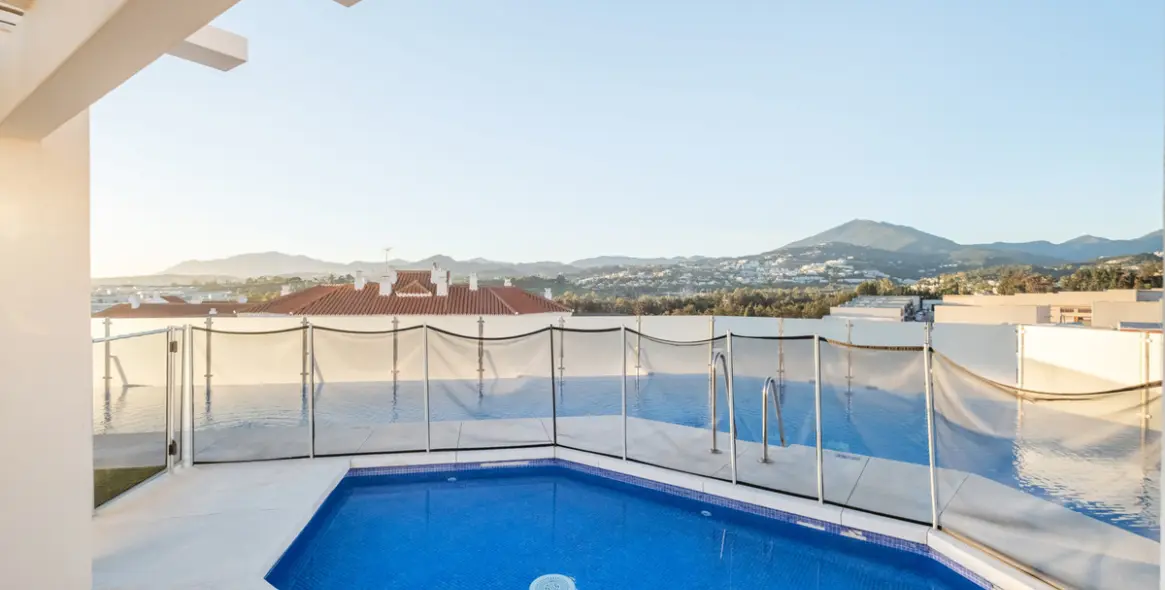 Venta de apartamento en planta media en Nueva Andalucía 79