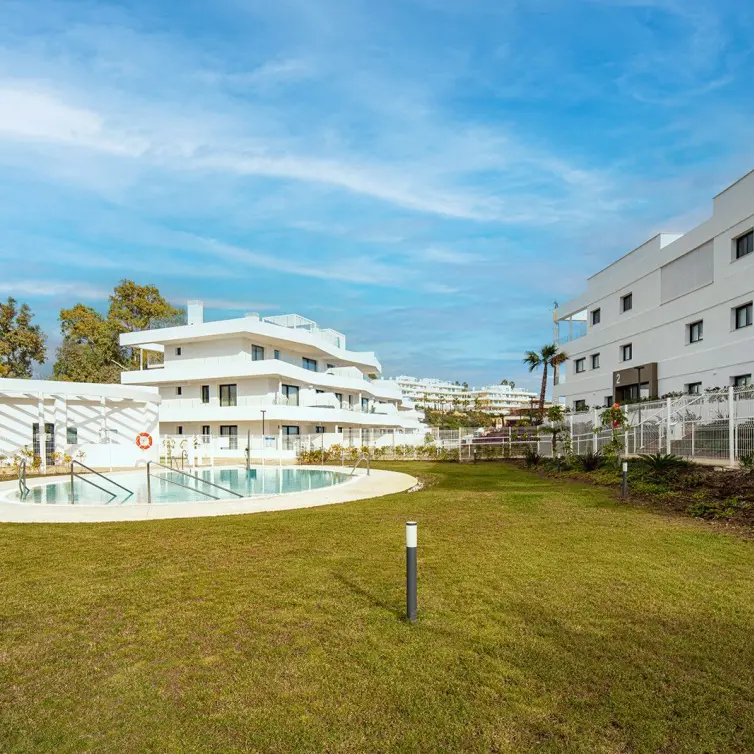 Продажа апартаментов на среднем этаже в Estepona