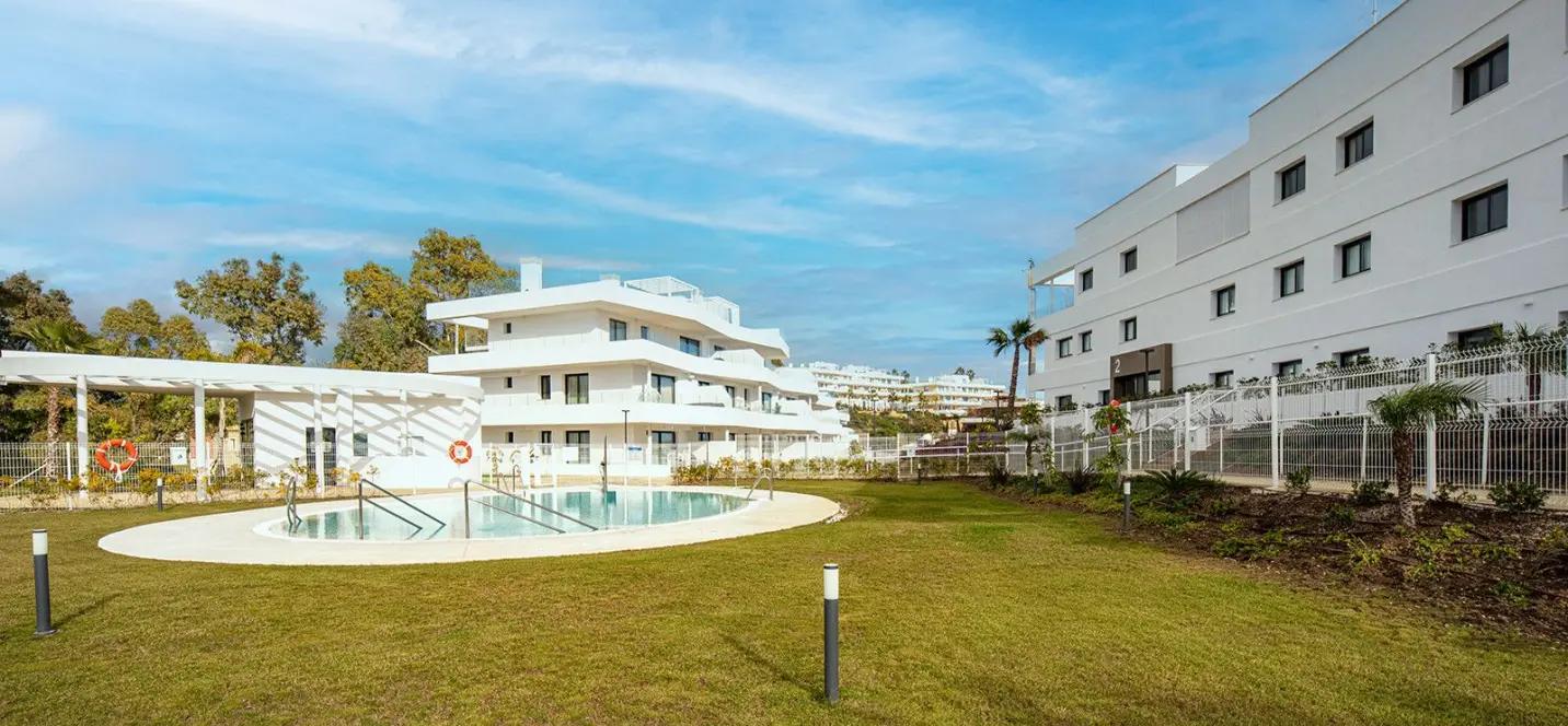 Продажа апартаментов на среднем этаже в Estepona 1