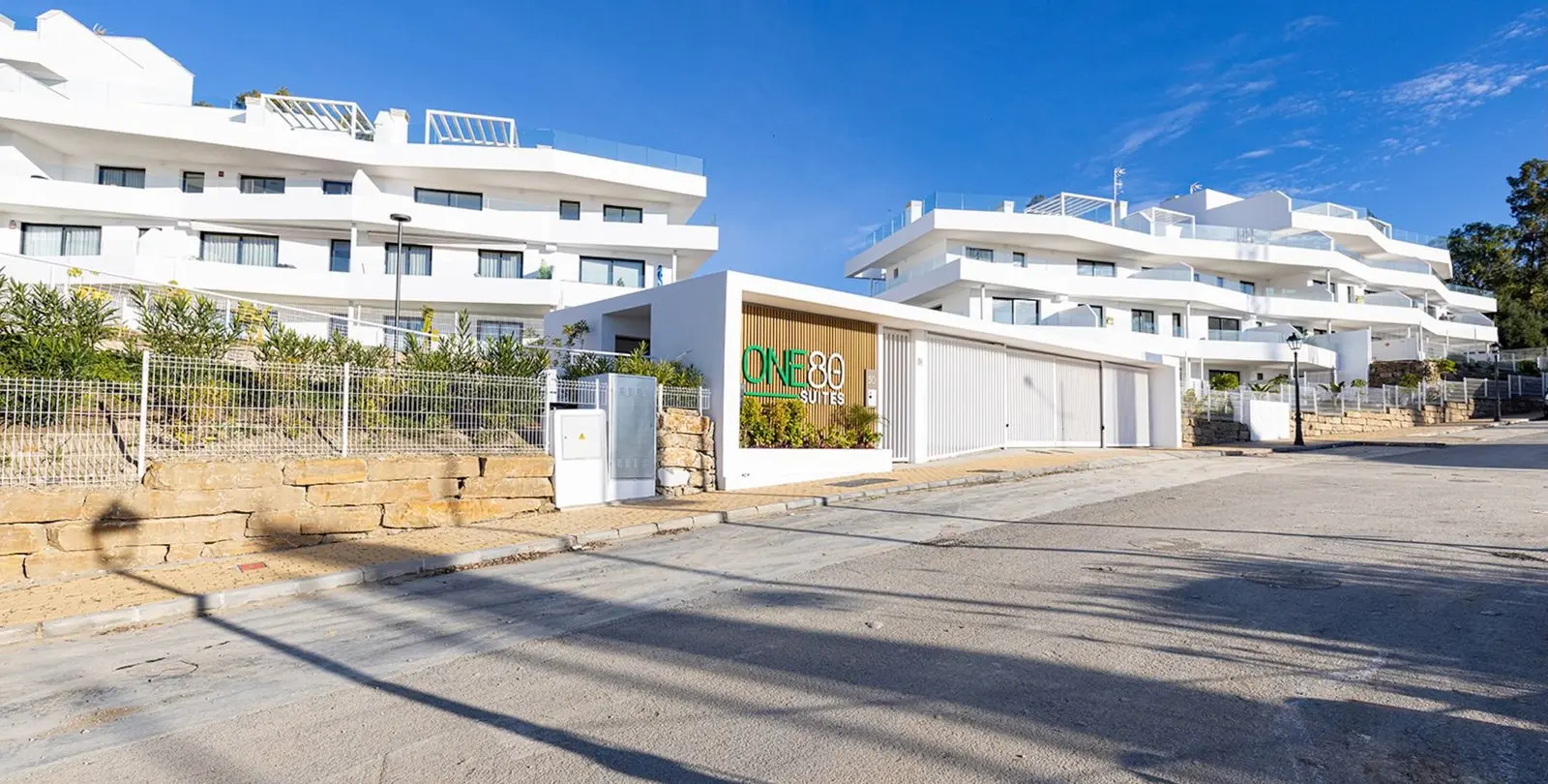 Venta de apartamento en planta media en Estepona 3
