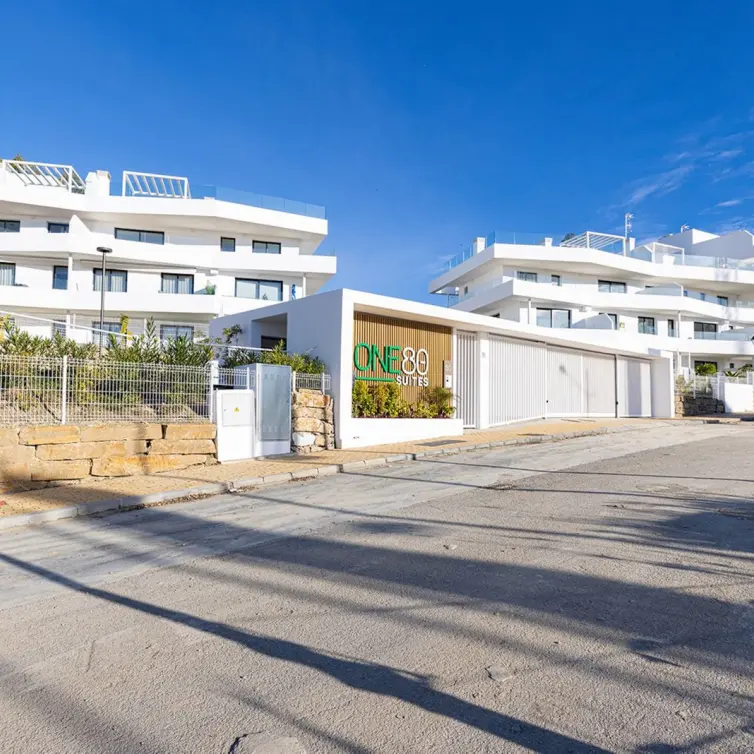 Продажа апартаментов на среднем этаже в Estepona