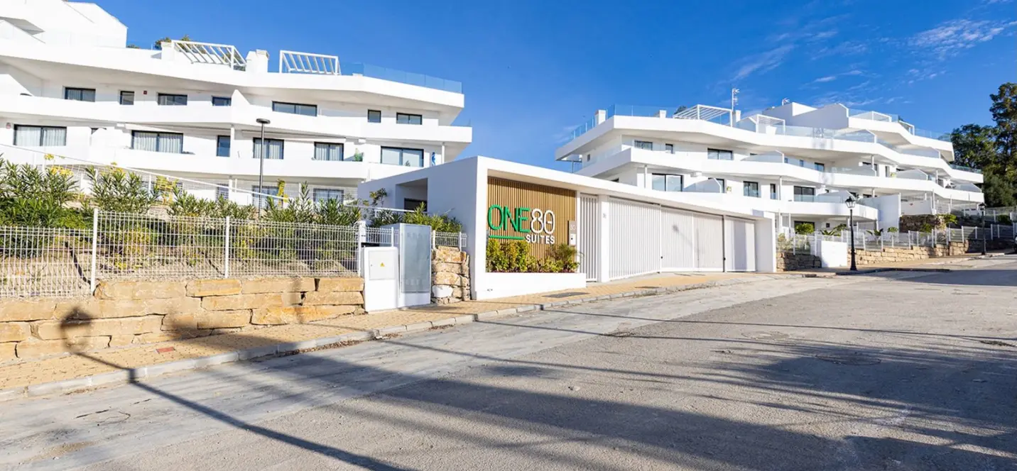 Продажа апартаментов на среднем этаже в Estepona 2
