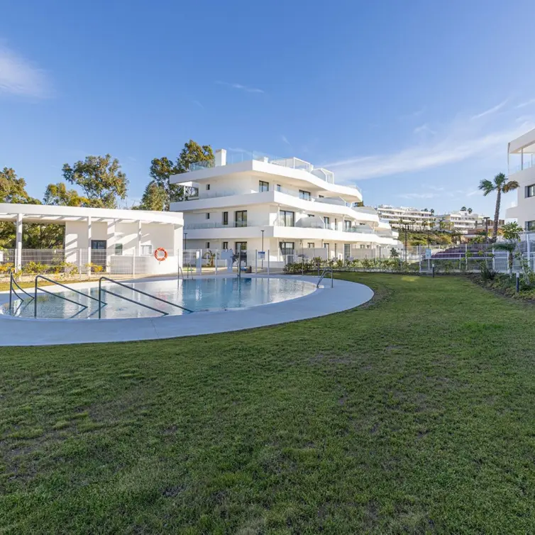 Продажа апартаментов на среднем этаже в Estepona