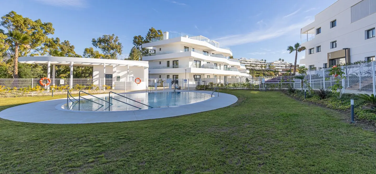 Продажа апартаментов на среднем этаже в Estepona 3