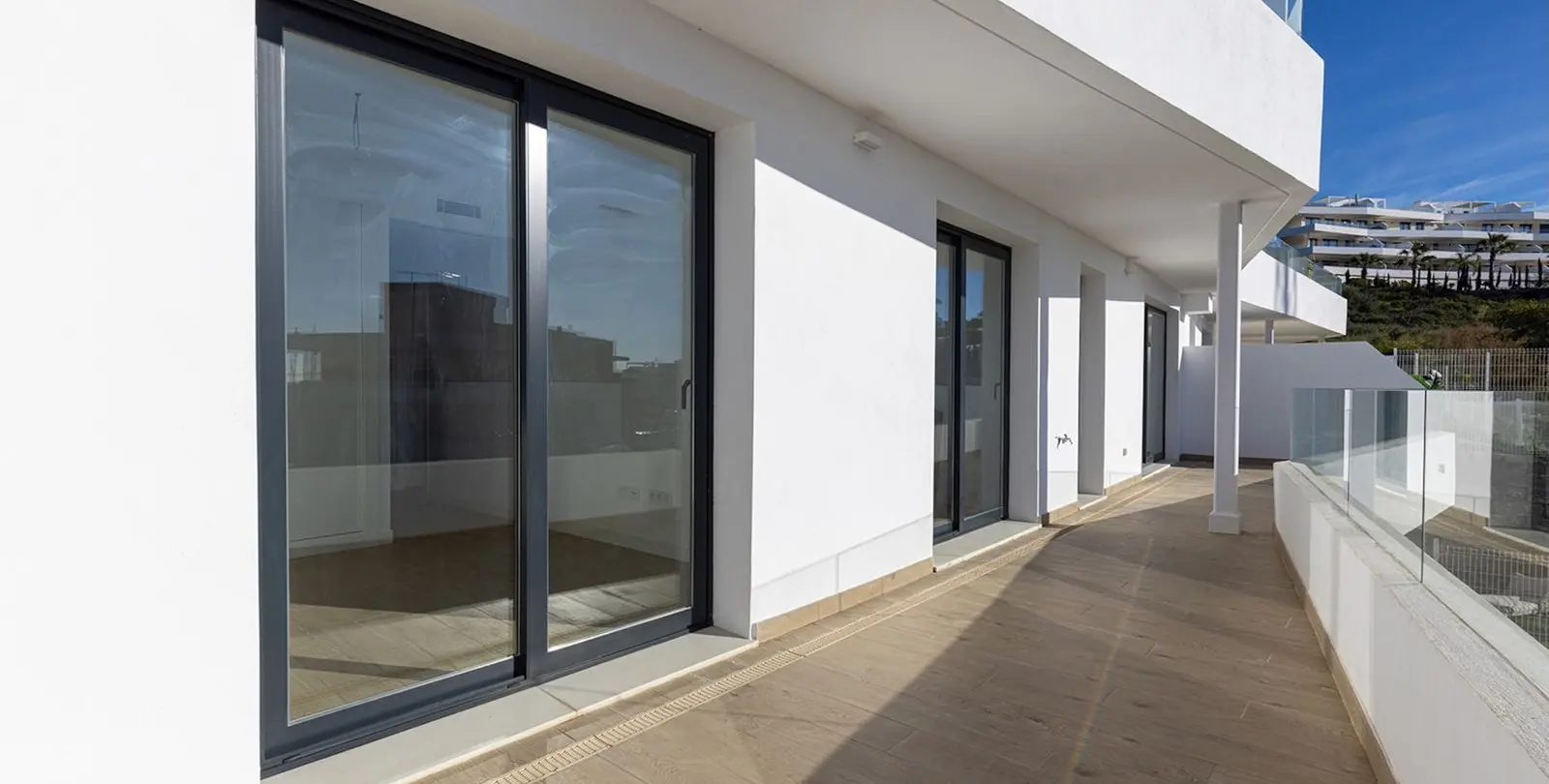 Venta de apartamento en planta media en Estepona 6