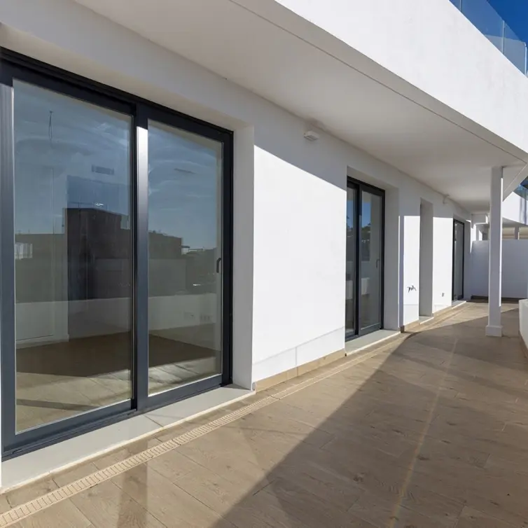 Продажа апартаментов на среднем этаже в Estepona
