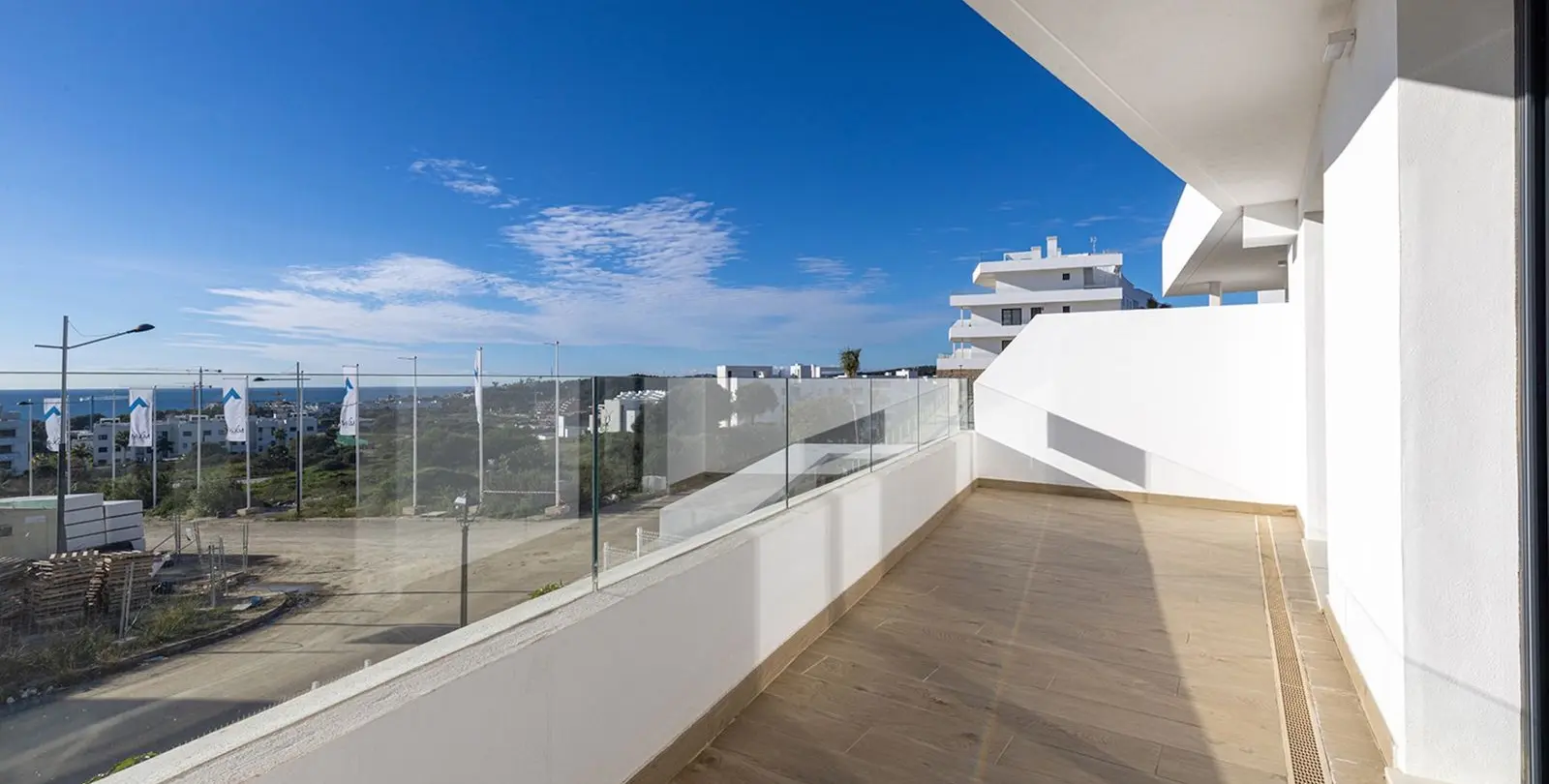 Venta de apartamento en planta media en Estepona 8