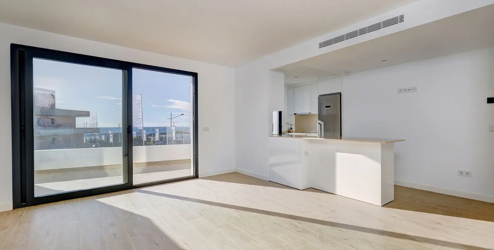 Venta de apartamento en planta media en Estepona 12