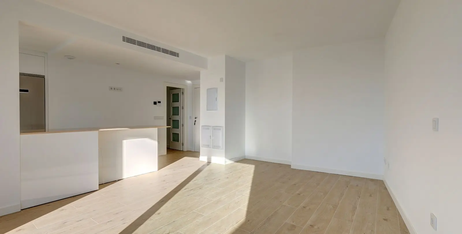 Venta de apartamento en planta media en Estepona 16
