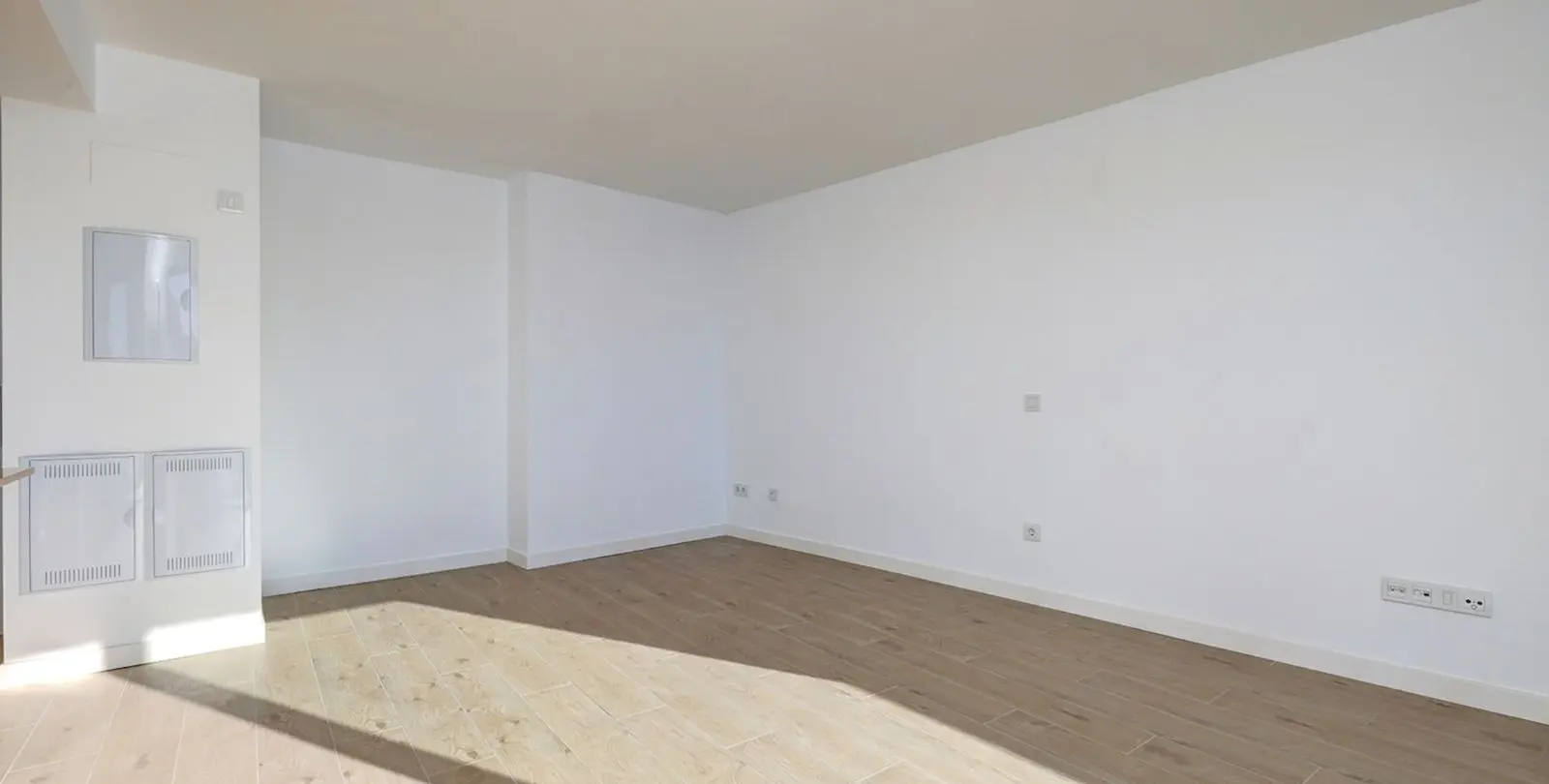 Venta de apartamento en planta media en Estepona 17