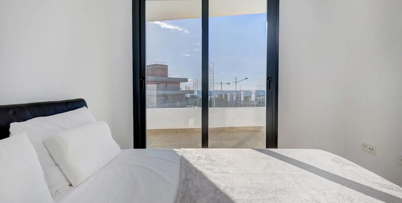 Venta de apartamento en planta media en Estepona 20