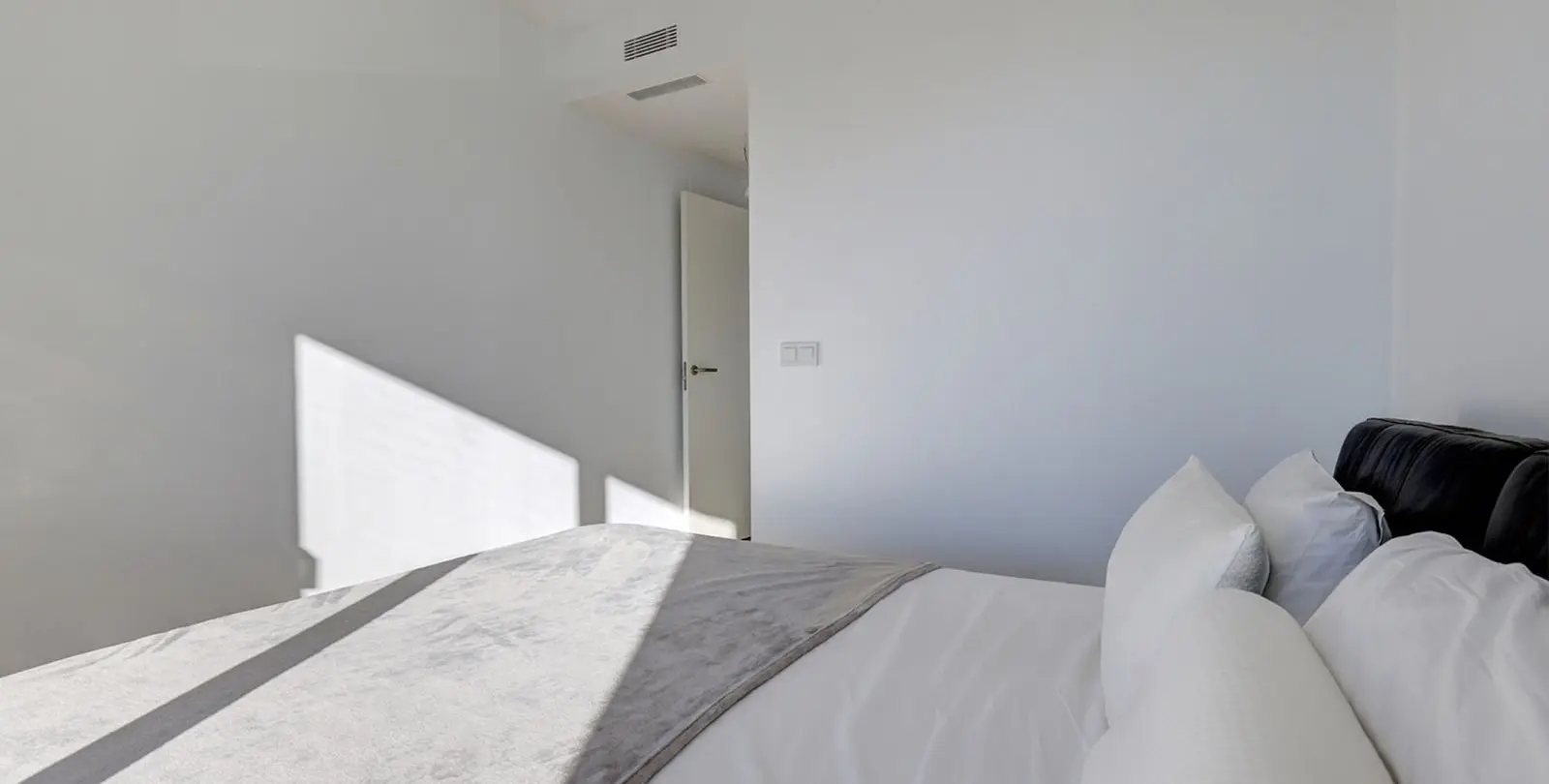 Venta de apartamento en planta media en Estepona 21