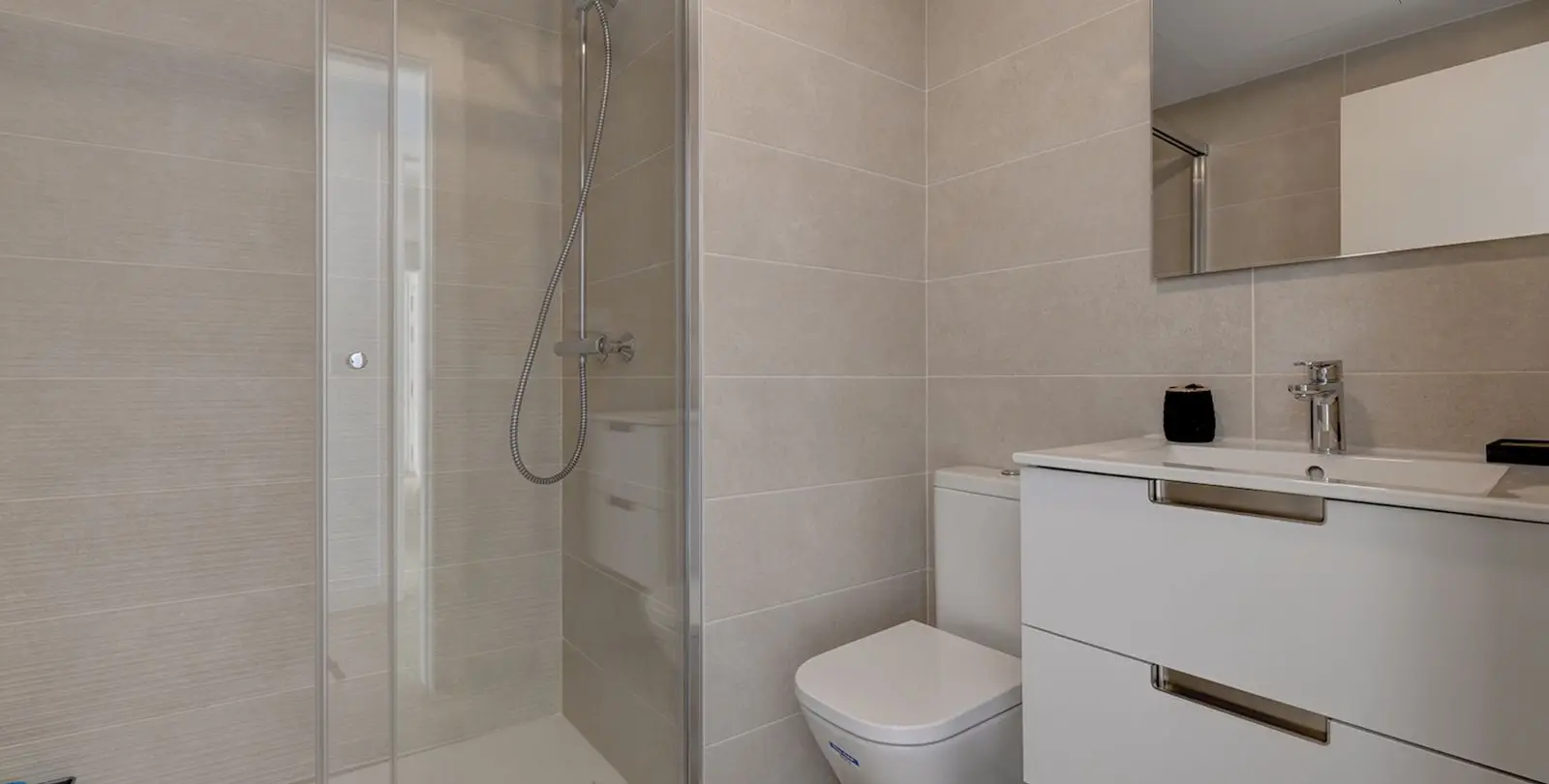 Venta de apartamento en planta media en Estepona 23