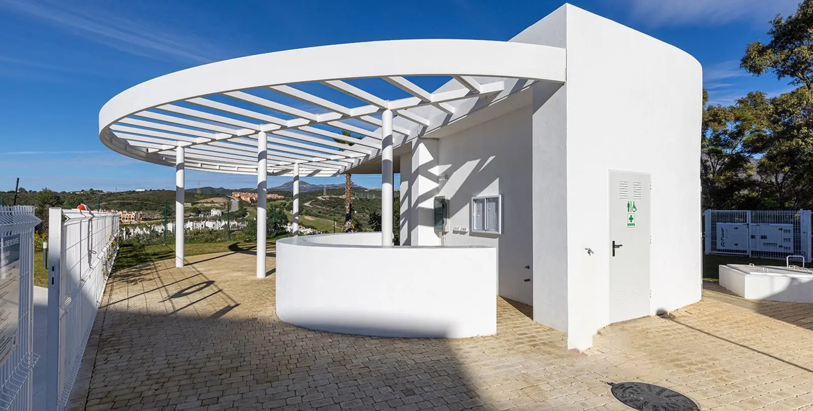 Venta de apartamento en planta media en Estepona 30
