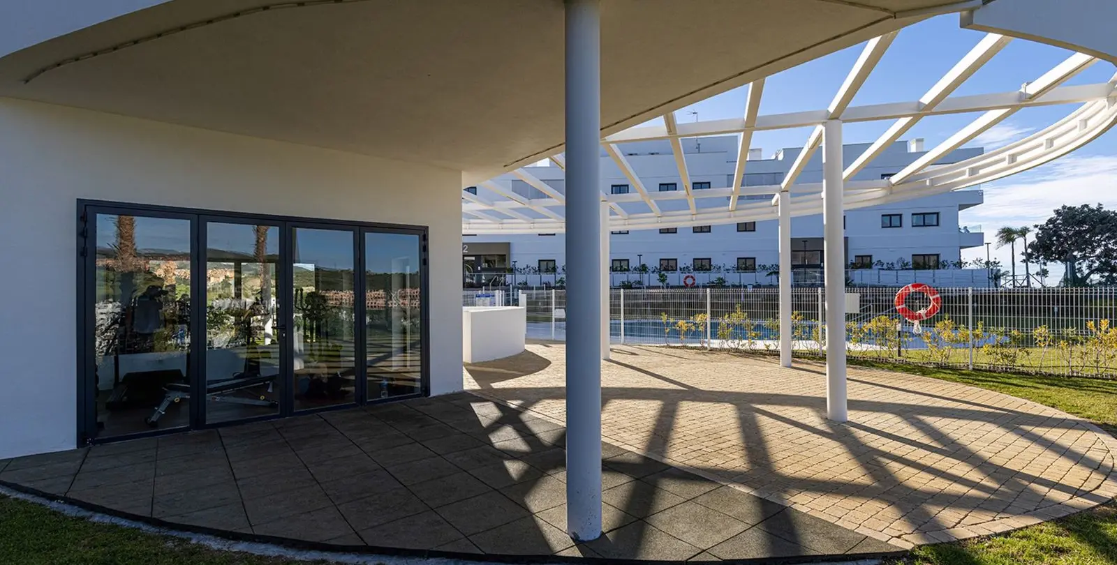 Venta de apartamento en planta media en Estepona 31