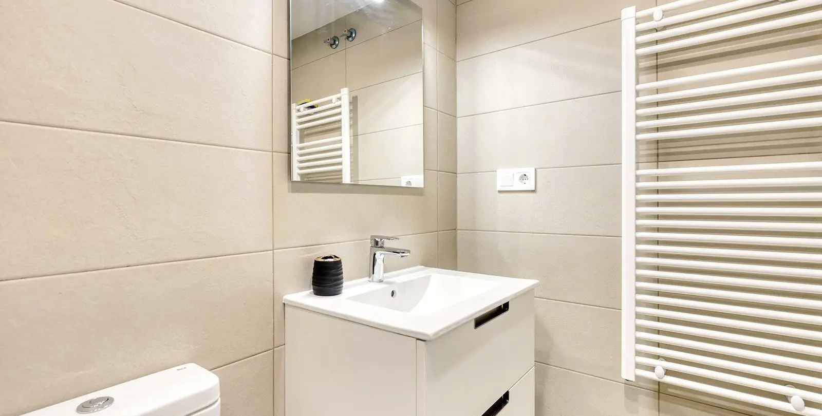 Venta de apartamento en planta media en Estepona 36