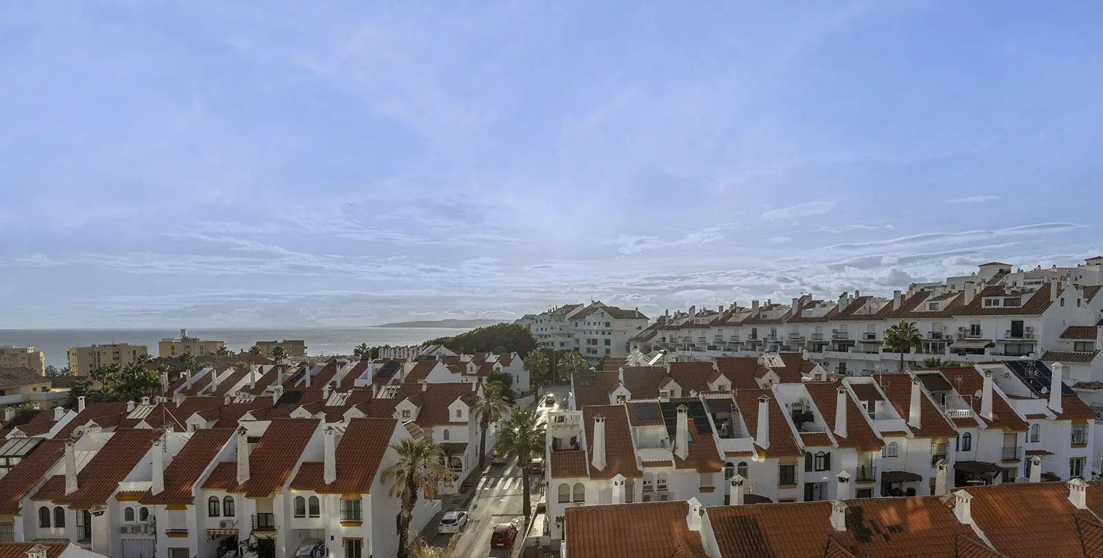 Sale of middle floor apartment in Estepona 2