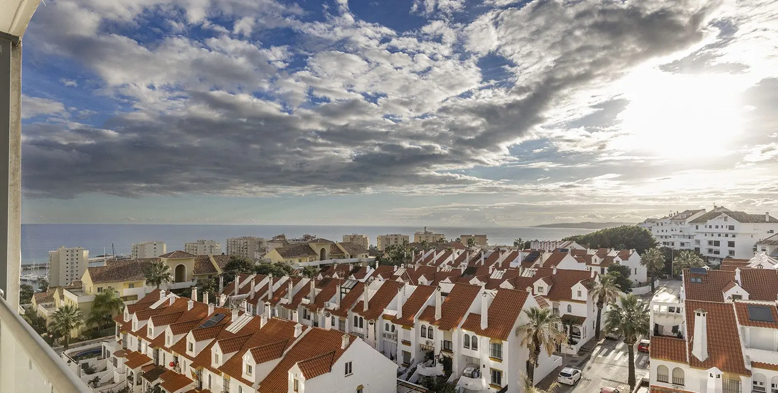 Sale of middle floor apartment in Estepona 3
