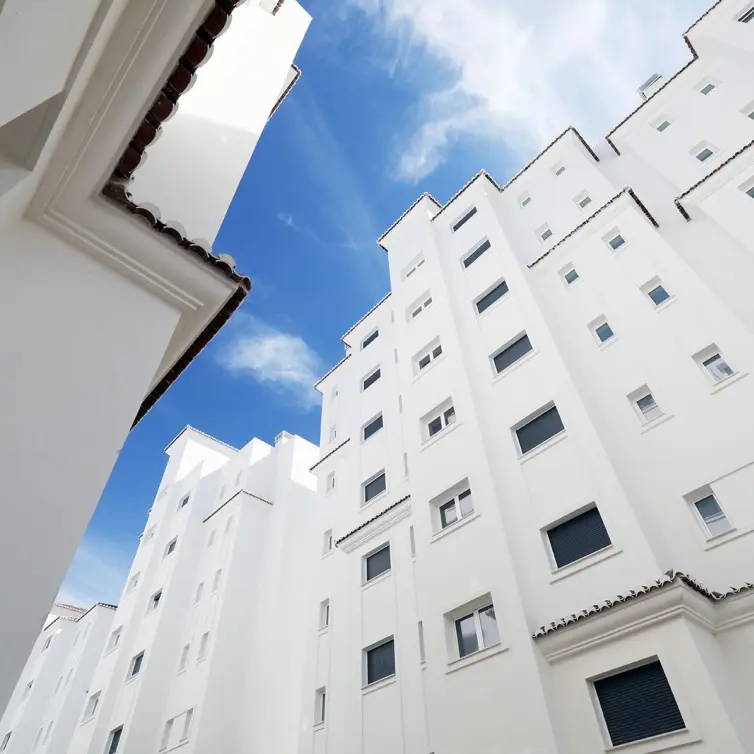 Продажа апартаментов на среднем этаже в Estepona