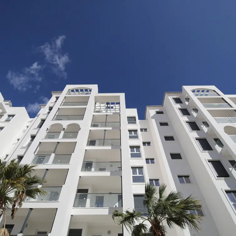 Продажа апартаментов на среднем этаже в Estepona