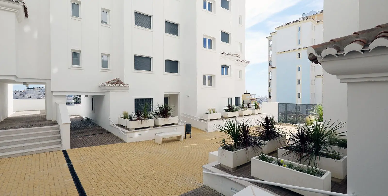 Sale of middle floor apartment in Estepona 7