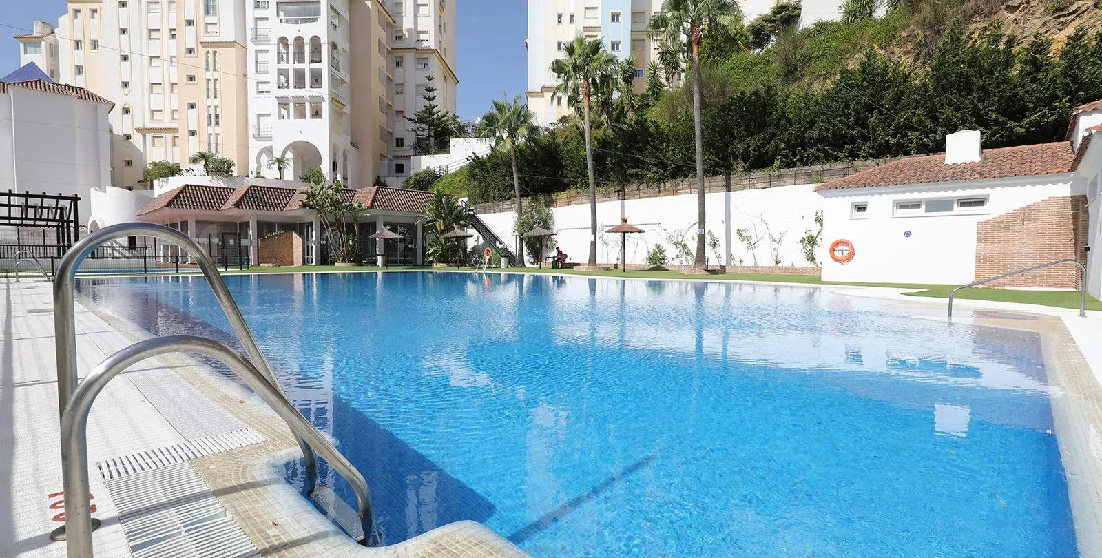 Sale of middle floor apartment in Estepona 10