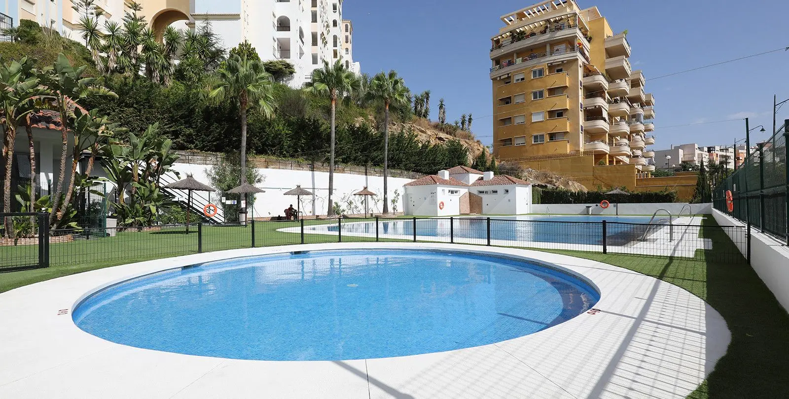 Sale of middle floor apartment in Estepona 12
