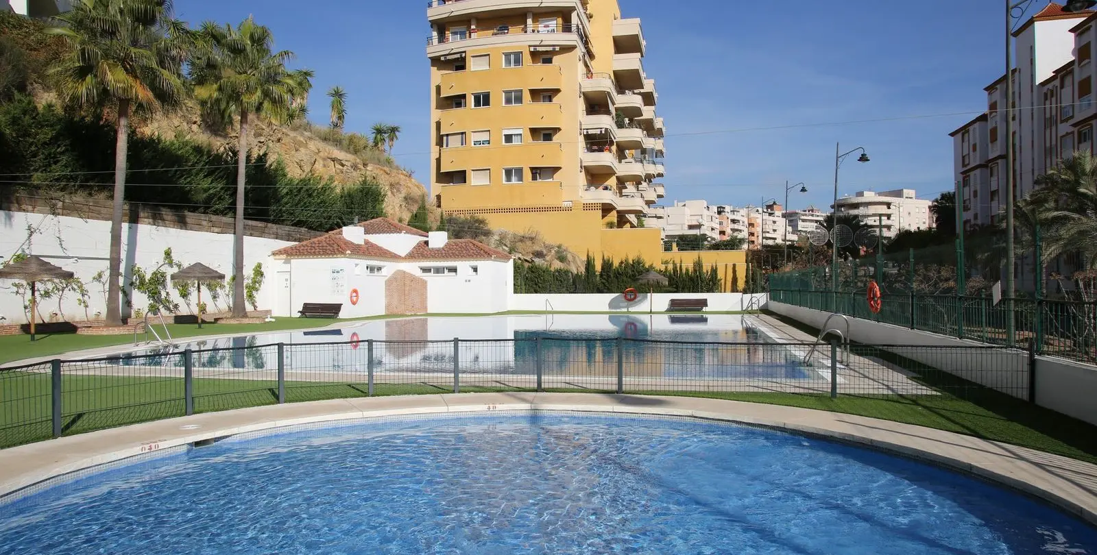 Sale of middle floor apartment in Estepona 15
