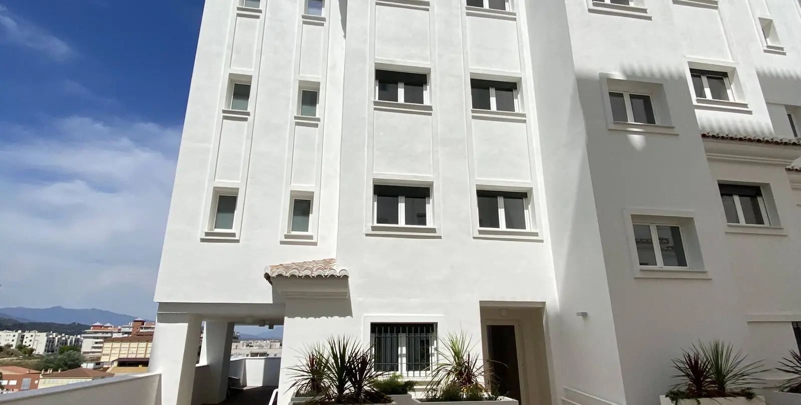 Sale of middle floor apartment in Estepona 16