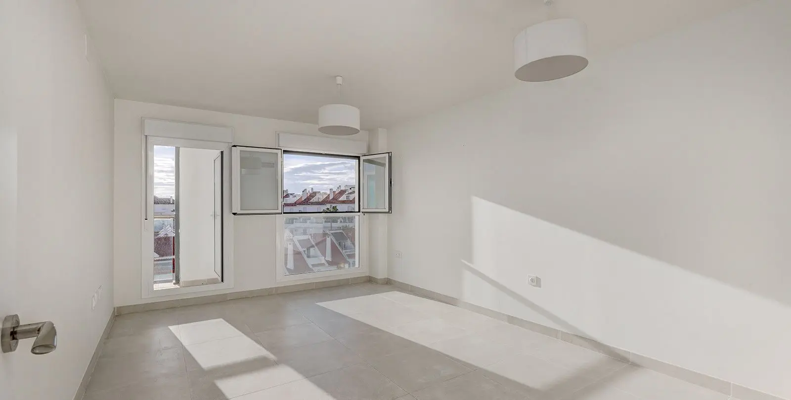 Sale of middle floor apartment in Estepona 17