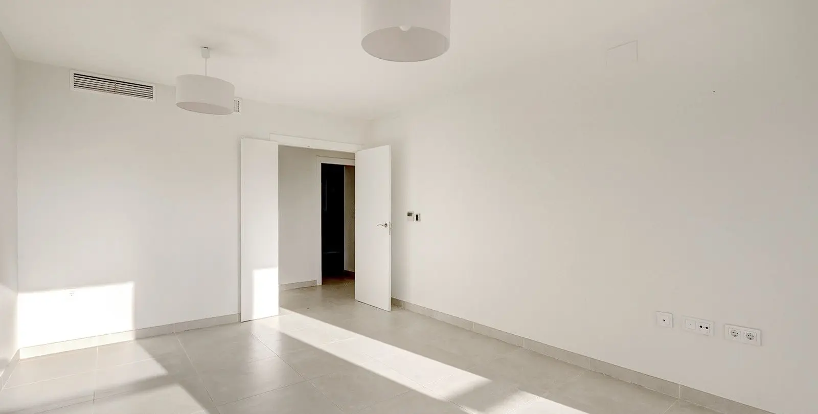 Sale of middle floor apartment in Estepona 21