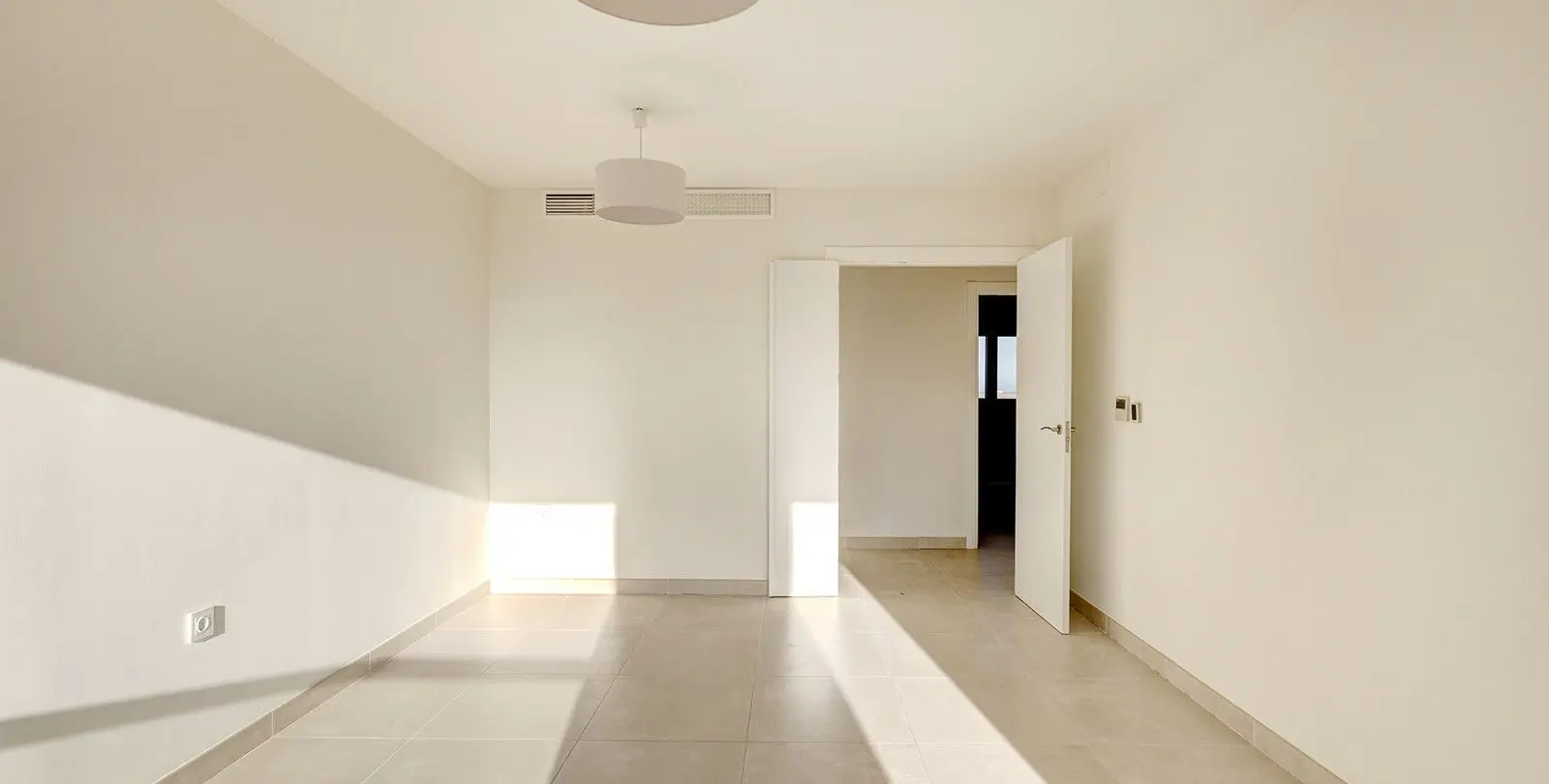 Sale of middle floor apartment in Estepona 22