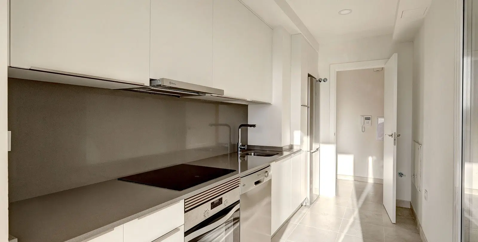 Sale of middle floor apartment in Estepona 24