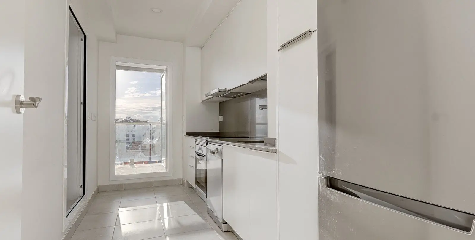 Sale of middle floor apartment in Estepona 26