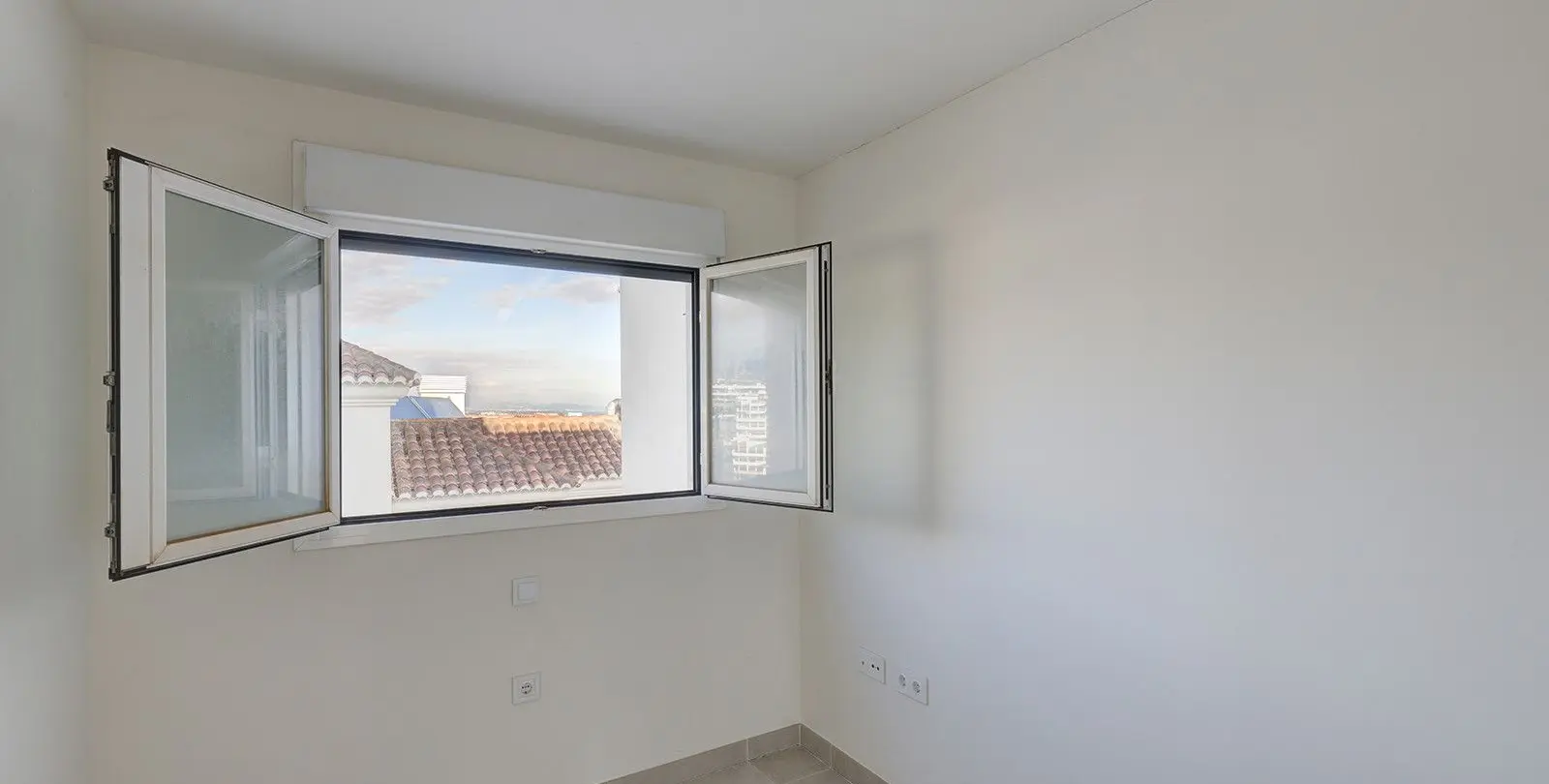 Sale of middle floor apartment in Estepona 28