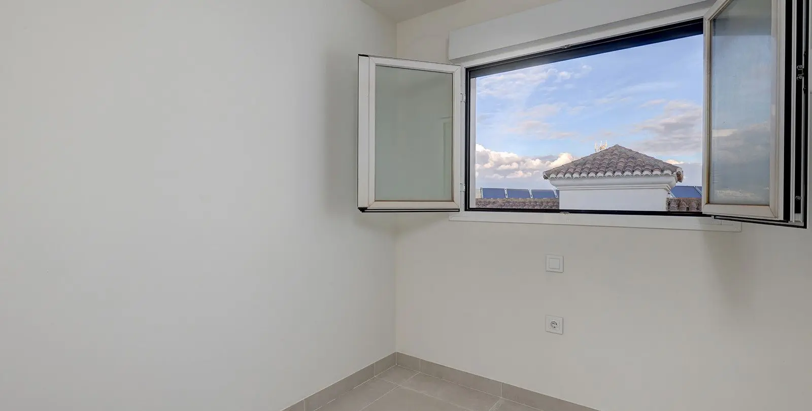 Sale of middle floor apartment in Estepona 29